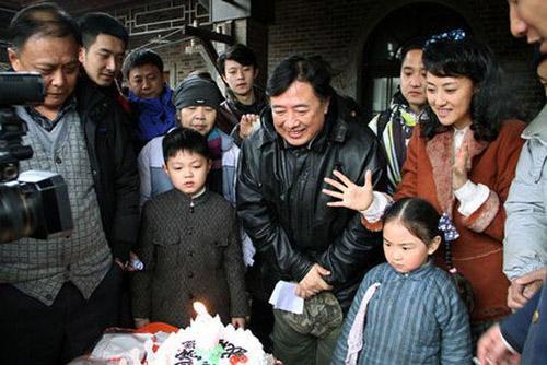 她蹲過監獄！離3次婚「被大13歲富商」追30年　61歲再嫁豪門「70歲近照」驚艷眾人