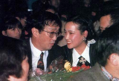 她蹲過監獄！離3次婚「被大13歲富商」追30年　61歲再嫁豪門「70歲近照」驚艷眾人
