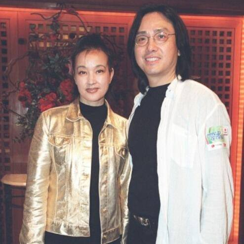 她蹲過監獄！離3次婚「被大13歲富商」追30年　61歲再嫁豪門「70歲近照」驚艷眾人