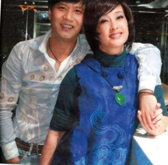 她蹲過監獄！離3次婚「被大13歲富商」追30年　61歲再嫁豪門「70歲近照」驚艷眾人