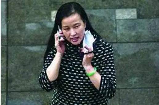 她蹲過監獄！離3次婚「被大13歲富商」追30年　61歲再嫁豪門「70歲近照」驚艷眾人