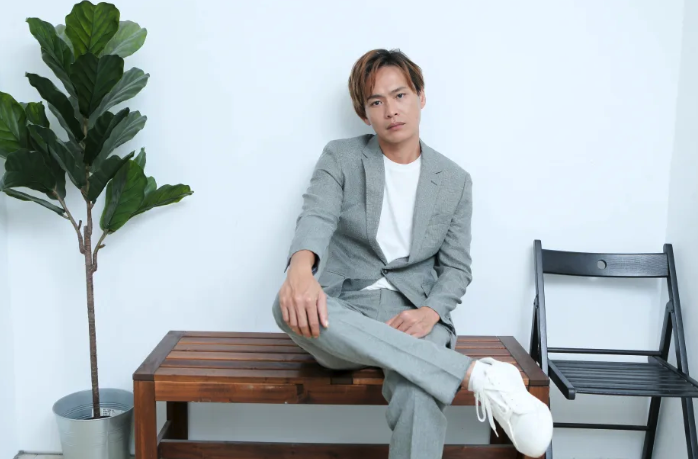 差點就沒命！黃鐙輝驚爆「腳底板爆開」重傷急救　醫一看搖頭嘆：「這可能要截肢了」