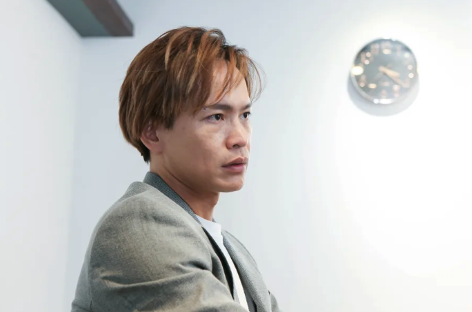 差點就沒命！黃鐙輝驚爆「腳底板爆開」重傷急救　醫一看搖頭嘆：「這可能要截肢了」