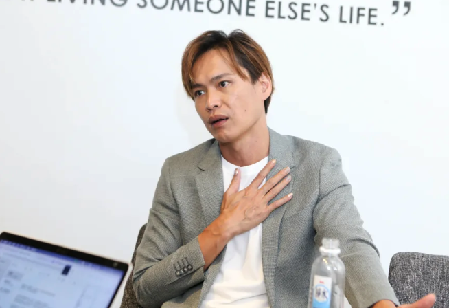 差點就沒命！黃鐙輝驚爆「腳底板爆開」重傷急救　醫一看搖頭嘆：「這可能要截肢了」