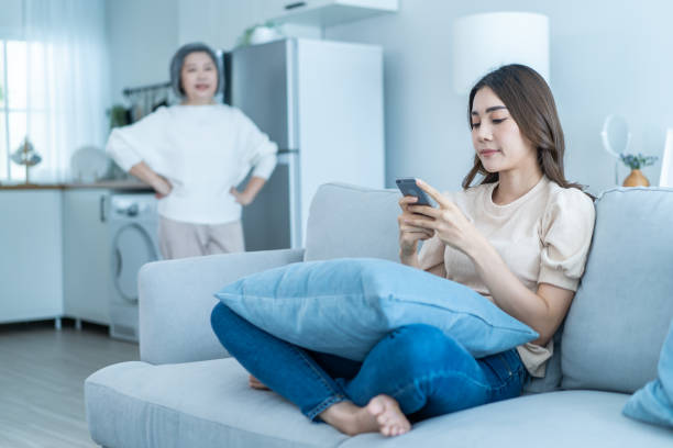 好心被雷劈？婆婆主動幫整理「換來兒媳鎖房門」　事後「兒子坦白原因」她怒喊：不都是一家人