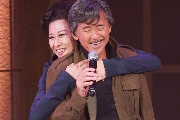 婚禮驚見大咖歌后！她曬「61歲無濾鏡生圖」美到零瑕疵　「打包剩菜剩飯」私下簡樸到不行