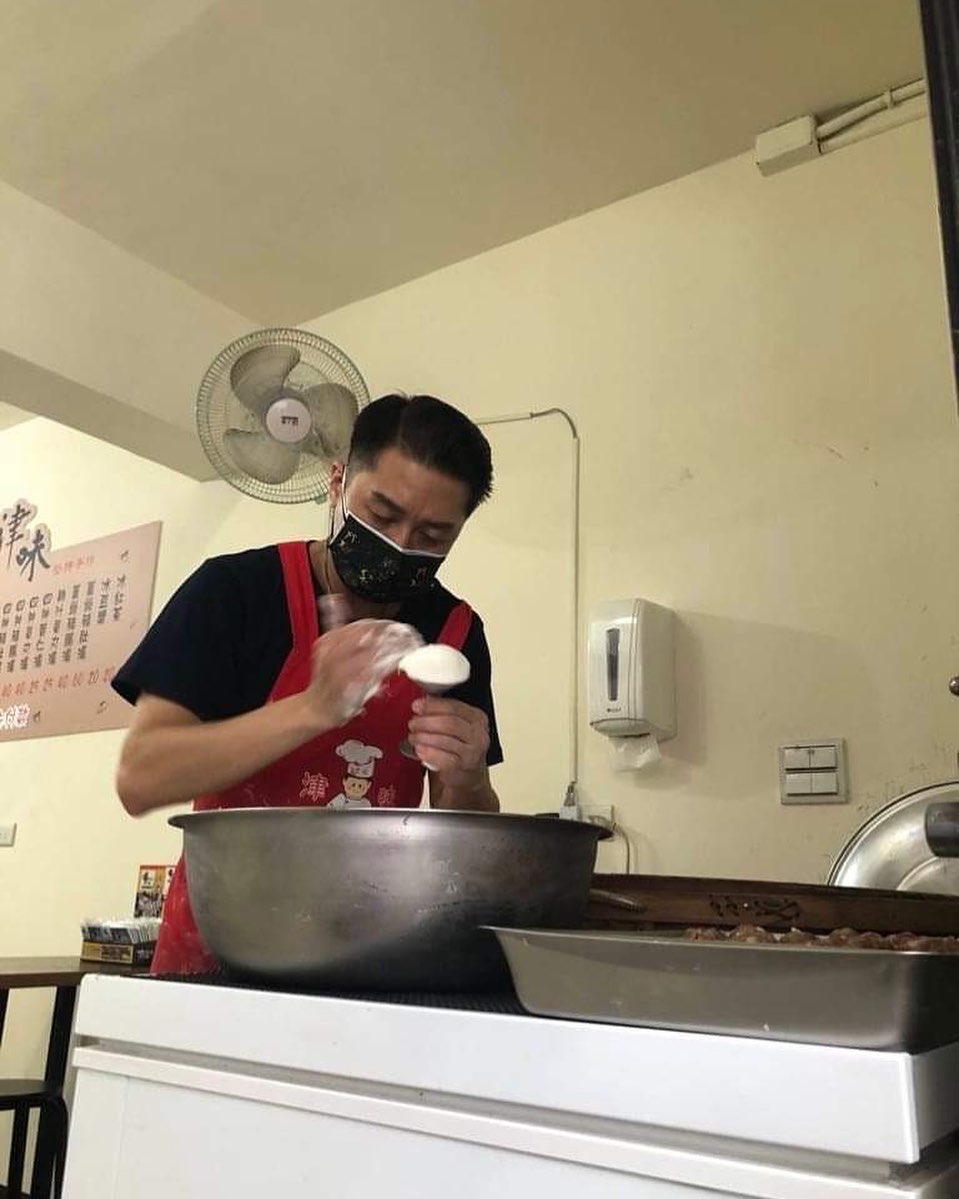 摔馬脊椎變形！45歲本土劇男星「改行到市場賣肉圓」　不畏開店辛勞「卻遭旁邊攤販耳語」近況曝光