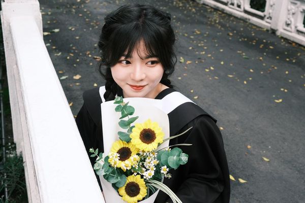 慶24年結婚紀念！陳隨意「突摟21歲嫩妹」老婆不吃醋　張秀卿喊「阿娘喂」他幽默回小三