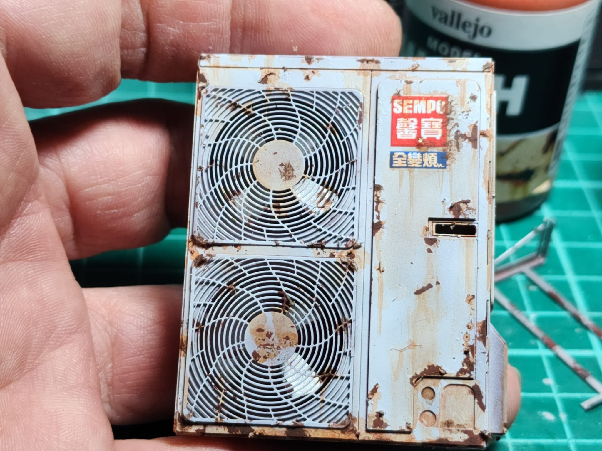 孩子的玩具超人!台灣爸打造「舊冷氣室外機模型」超擬真 再創作「《頭文字D》主角座車」網全看傻