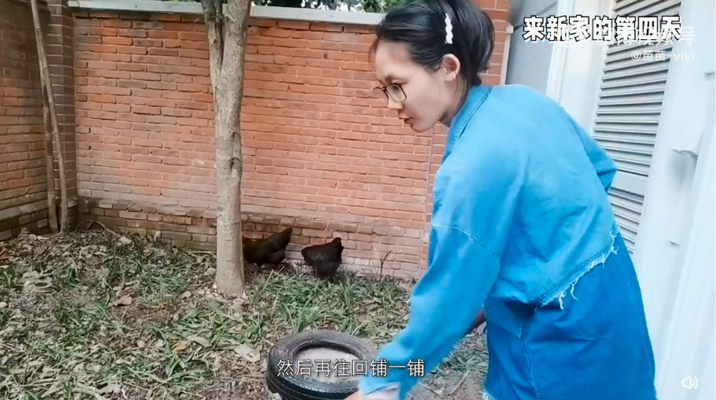 全素顏岀鏡！34歲女星「自己養雞犁地」開心清糞便　當媽後「鯊魚夾挽髮超樸素」粉絲認不出