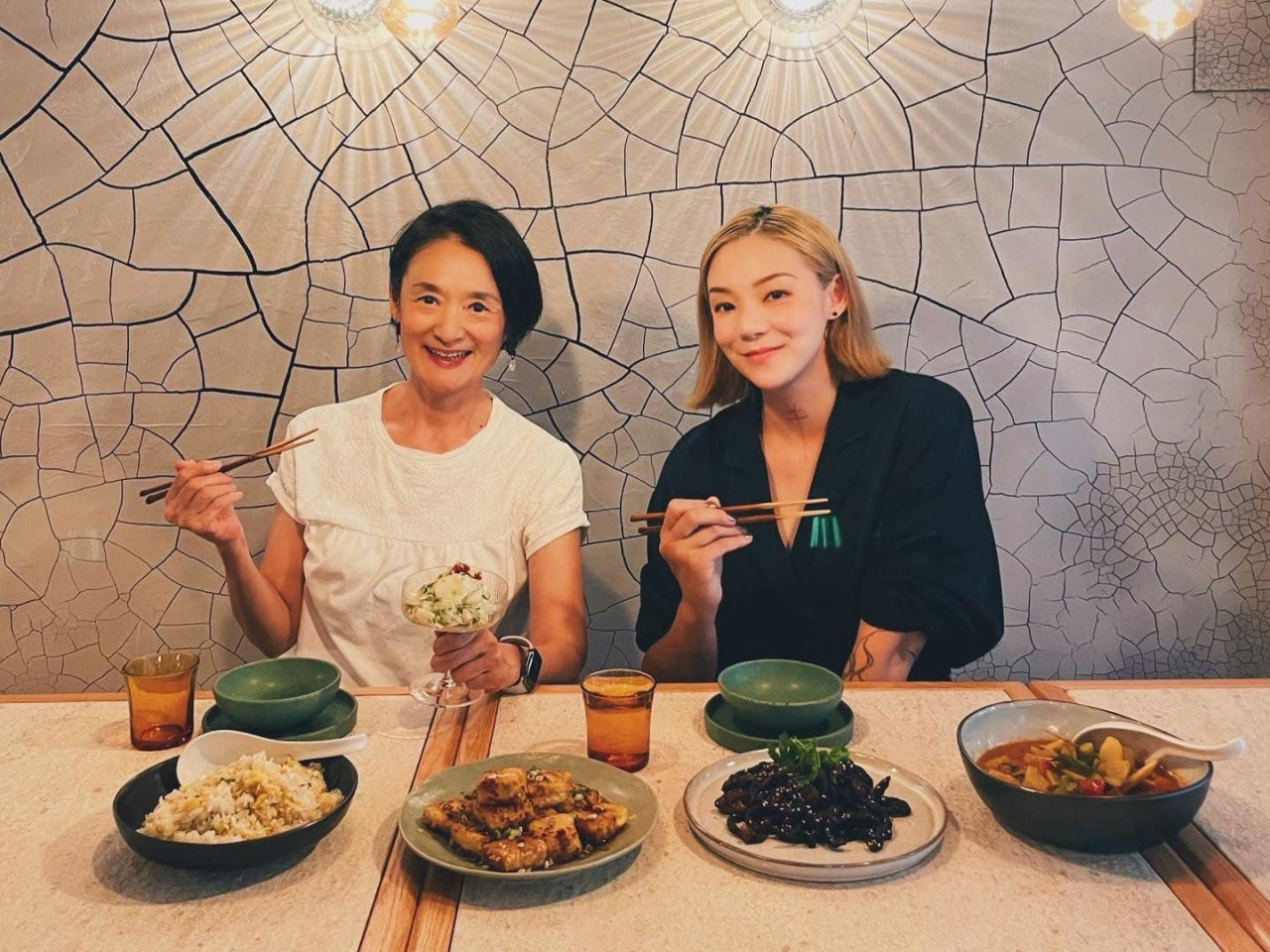 偽單親2年！女星宣布離婚「曬首張全家福照」：最好的結局　媽媽譚艾珍「不插手干預」：當爸媽要懂得裝傻