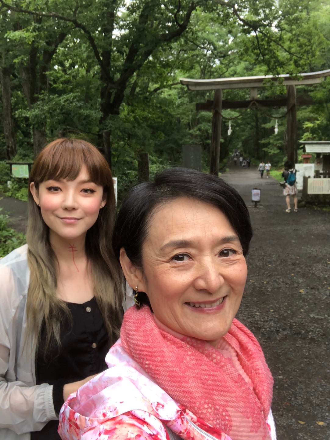 偽單親2年！女星宣布離婚「曬首張全家福照」：最好的結局　媽媽譚艾珍「不插手干預」：當爸媽要懂得裝傻