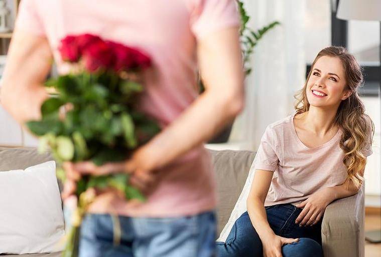 情侶約會時!男生別只會「親親抱抱」 女生更喜歡「3個壞動作 」不妨試試