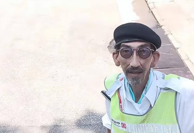 曾遭冷凍6年!知名男星「靠台灣影帝相救」難東山再起 66歲近況「穿制服站街頭」:身型消瘦認不出