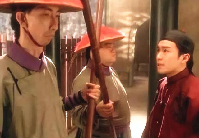 曾遭冷凍6年!知名男星「靠台灣影帝相救」難東山再起 66歲近況「穿制服站街頭」:身型消瘦認不出