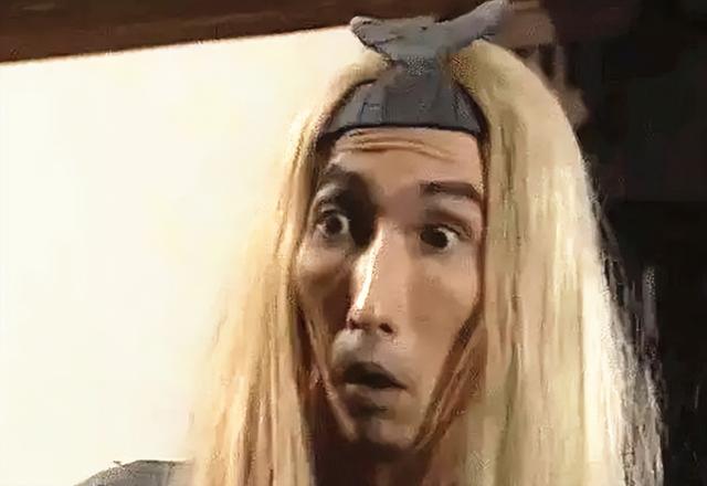 曾遭冷凍6年!知名男星「靠台灣影帝相救」難東山再起 66歲近況「穿制服站街頭」:身型消瘦認不出