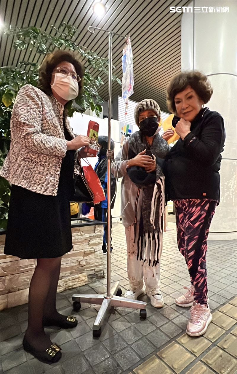 後天要動手術！歌仔戲女星爆病危「2兒搶捐肝救母」手術高風險　好友周遊曝病況「必全力相助」