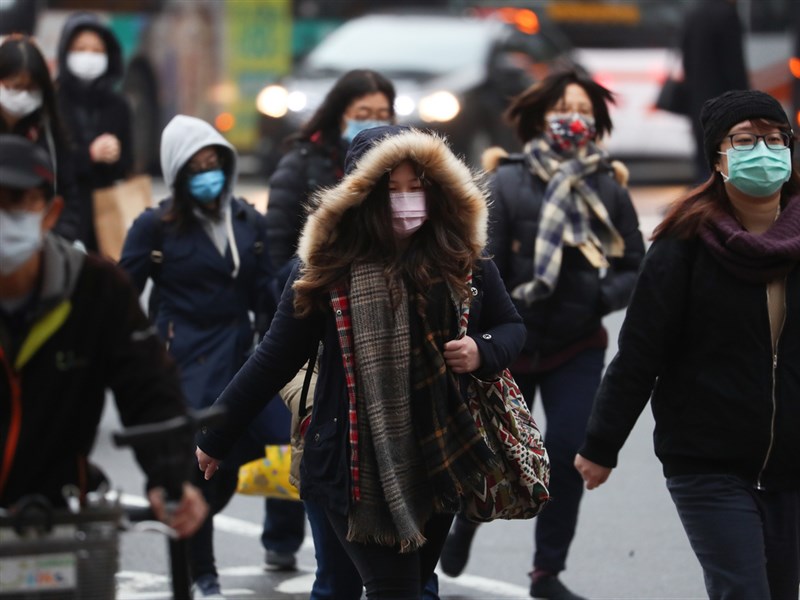 暖暖包別再握手上！醫學專家曝「放1部位」全身秒發熱：以前都浪費了　「尤其4族群」小心低溫燙傷