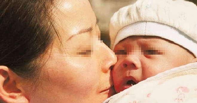 嫂子幫我帶女兒三年！我給她40萬感謝費　回家打開奶粉蓋子「內藏字條」內容讓我淚崩