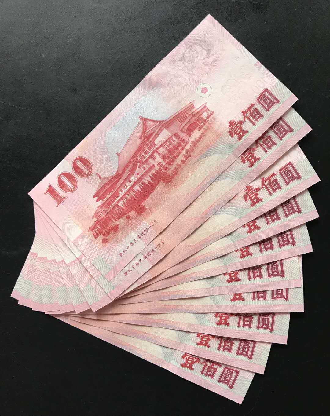 嫂子幫我帶女兒三年！我給她40萬感謝費　回家打開奶粉蓋子「內藏字條」內容讓我淚崩