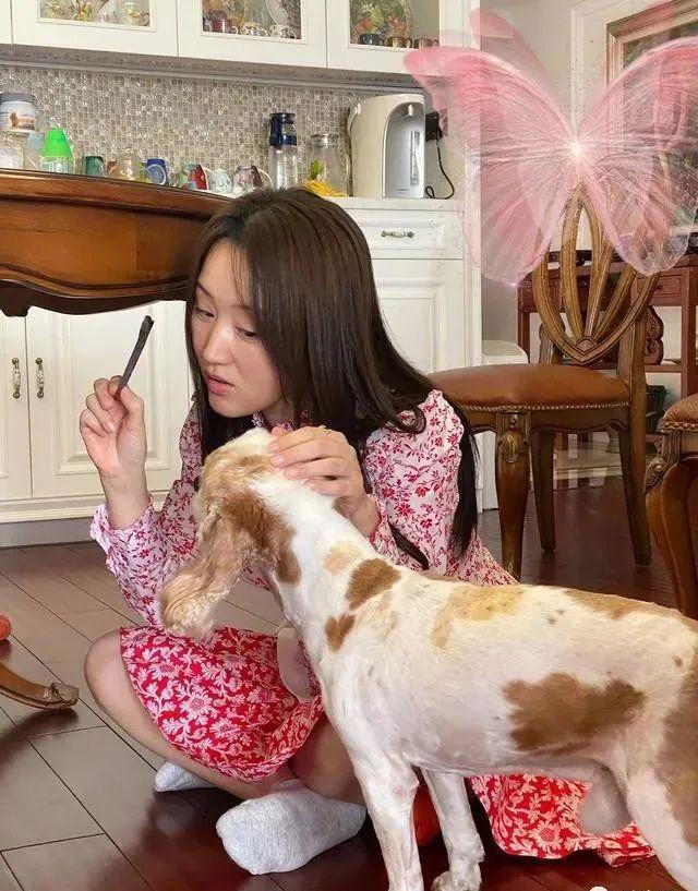 逆境重生！她是「玉女掌門人」紅極一時　今51歲「落魄到工地賣唱」網友：不可憐「豪宅頂樓有花園」