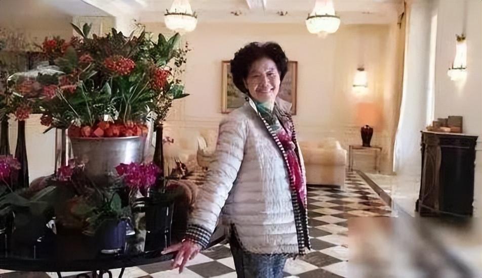 逆境重生！她是「玉女掌門人」紅極一時　今51歲「落魄到工地賣唱」網友：不可憐「豪宅頂樓有花園」