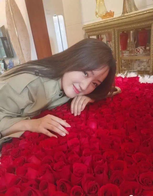 逆境重生！她是「玉女掌門人」紅極一時　今51歲「落魄到工地賣唱」網友：不可憐「豪宅頂樓有花園」