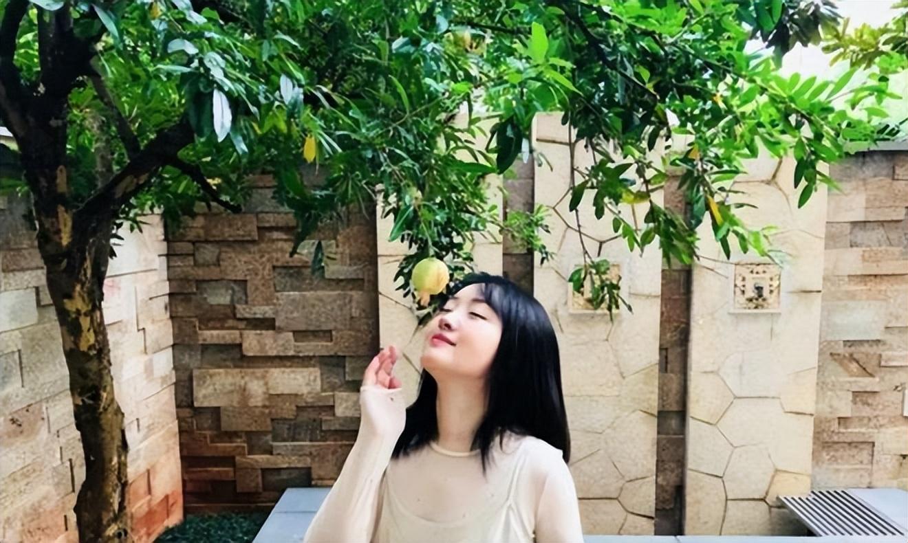 逆境重生！她是「玉女掌門人」紅極一時　今51歲「落魄到工地賣唱」網友：不可憐「豪宅頂樓有花園」