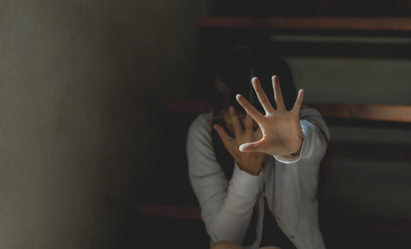 考不好被罵2天！醫科女暴怒「把媽分屍丟河邊」　事後冷血發文「我打敗了怪物」：鬆了一口氣
