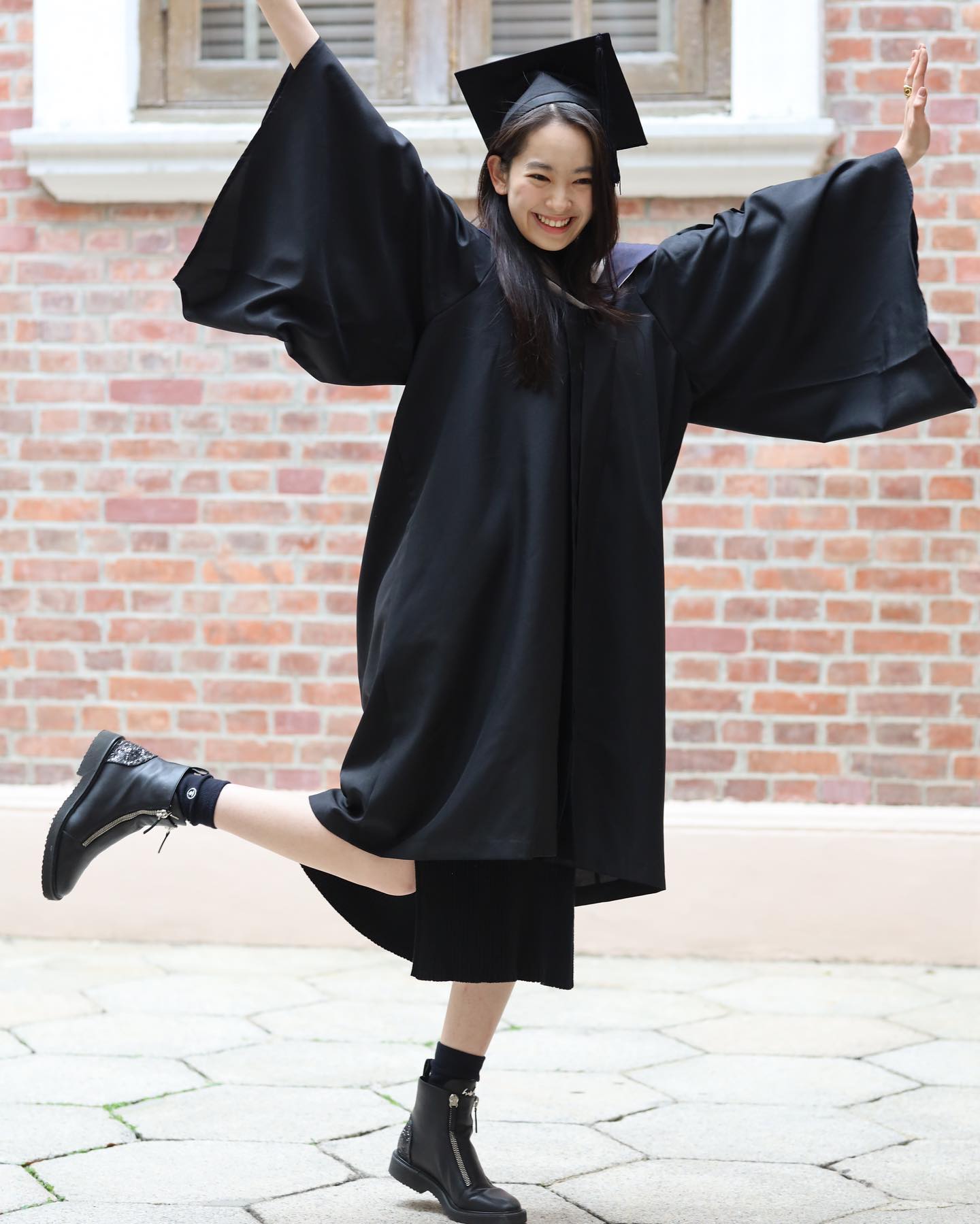 美到飄仙氣！「最美星二代」頂尖大學畢業：最感謝媽媽　曬「母女合照」高顏值網狂讚：明年選港姐