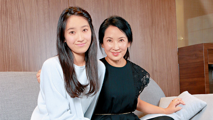 美到飄仙氣！「最美星二代」頂尖大學畢業：最感謝媽媽　曬「母女合照」高顏值網狂讚：明年選港姐