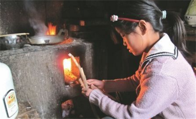 女研究生帶母上學！最終宿舍自縊　臨終遺書揭開：原生家庭最不堪的一幕