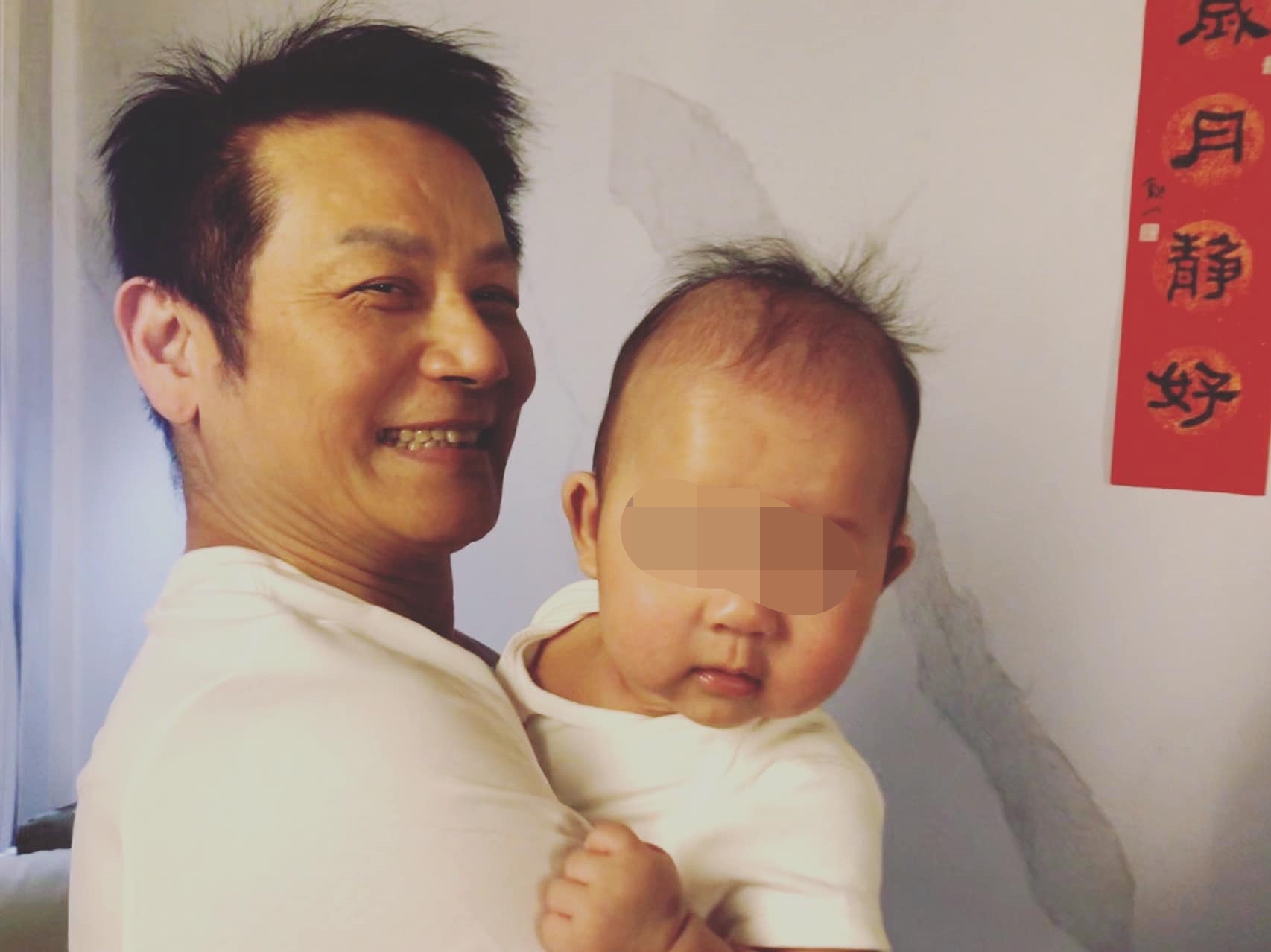 重溫當新手爸！徐乃麟自豪「1招秒哄愛孫」老婆大讚：功力一流　小名曝光「背後故事藏滿思念」