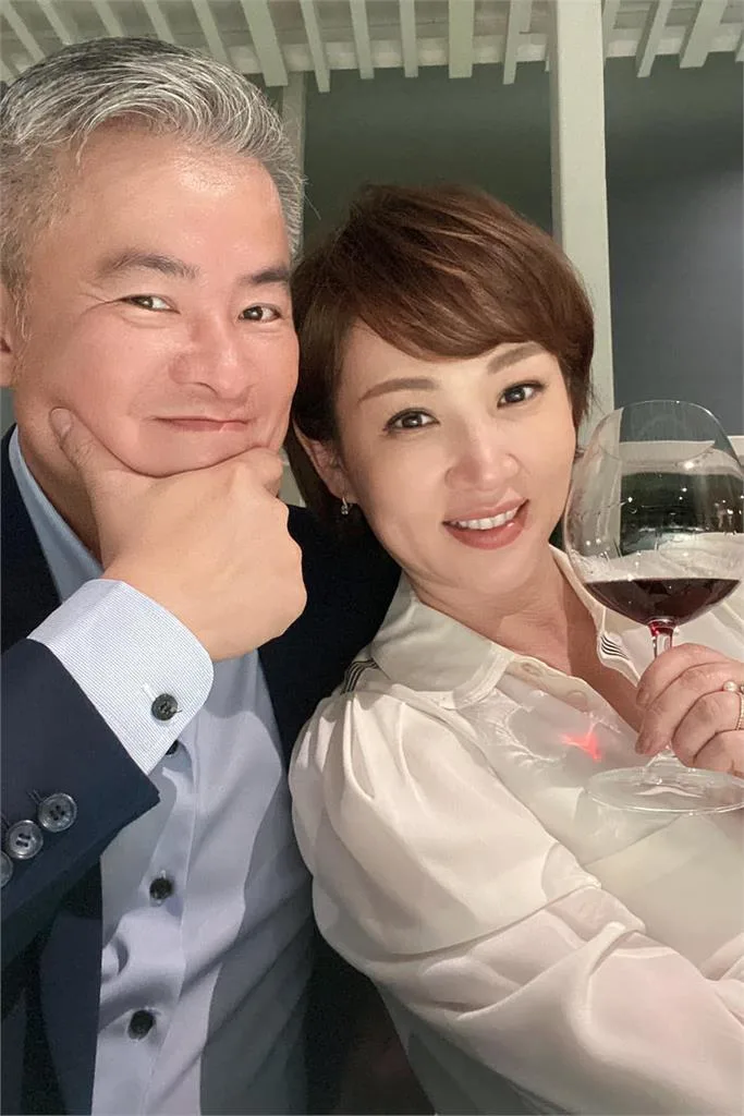 驚爆夫妻分房睡！郁方甜蜜告白竟「抓包富商尪可疑舉動」　質問「是不是變心」下秒他認了