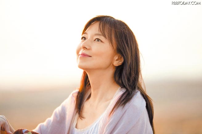 迷倒木村拓哉！《悠長假期》山口智子「經典年上戀」爆紅日本　59歲「俏麗短髮超凍齡」身材更犯規❤️