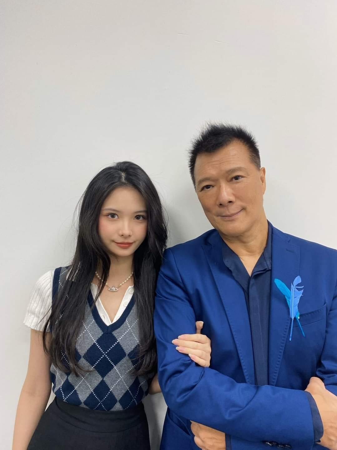 最美星二代！蔡詩萍公開示愛太座「罕曬全家福」　「17歲女兒意外搶鏡」私下才華洋溢