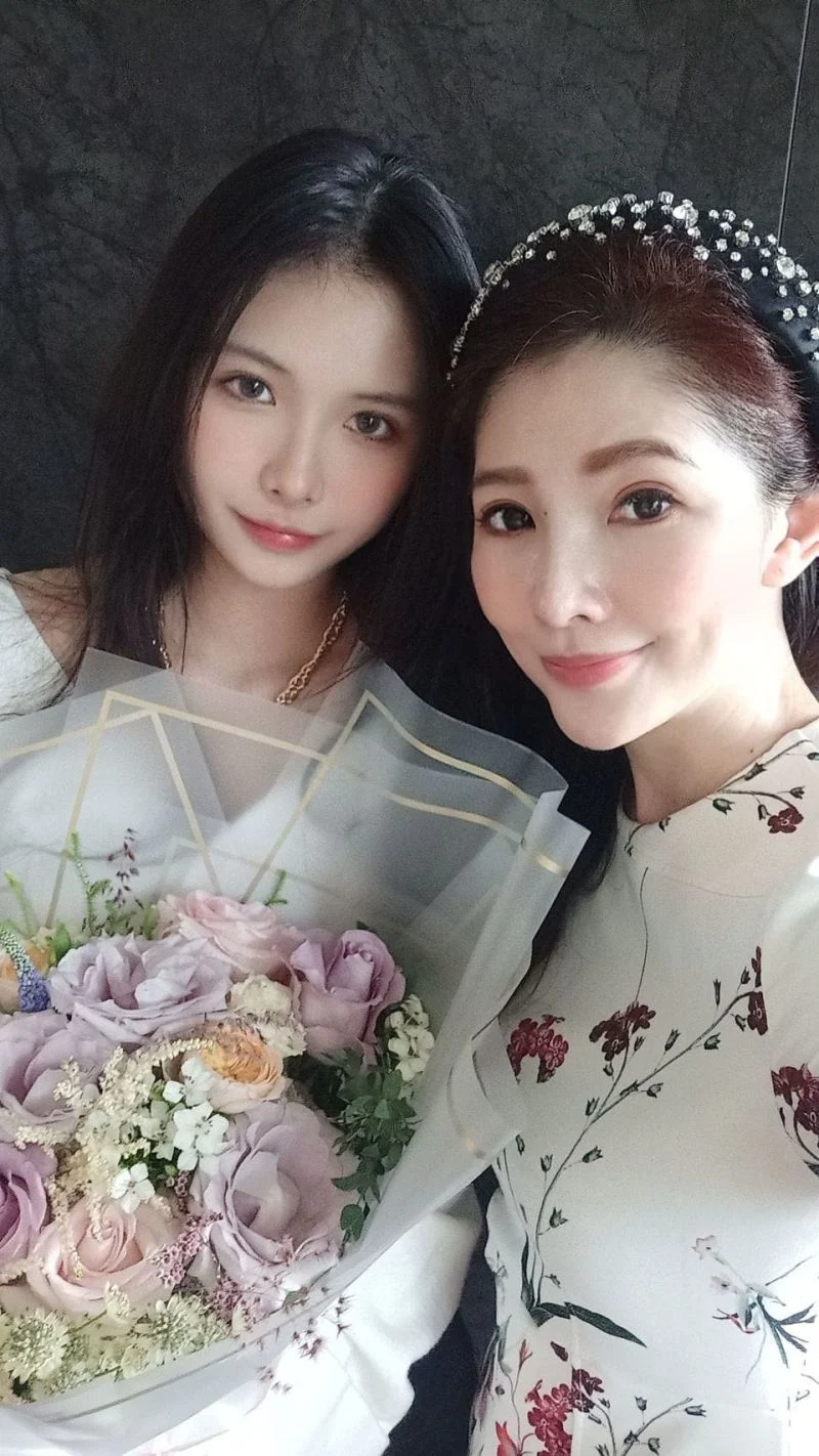 最美星二代！蔡詩萍公開示愛太座「罕曬全家福」　「17歲女兒意外搶鏡」私下才華洋溢