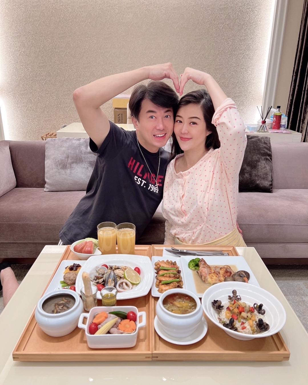 最甜蜜的負擔！49歲男星當爸一個月「驚傳戴上護腰」累到3天沒睡　卻甘之如飴「女兒一出生帶財」讓他笑開懷