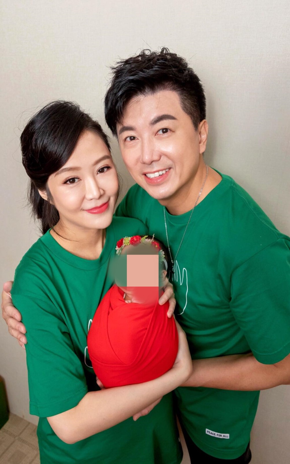 最甜蜜的負擔！49歲男星當爸一個月「驚傳戴上護腰」累到3天沒睡　卻甘之如飴「女兒一出生帶財」讓他笑開懷