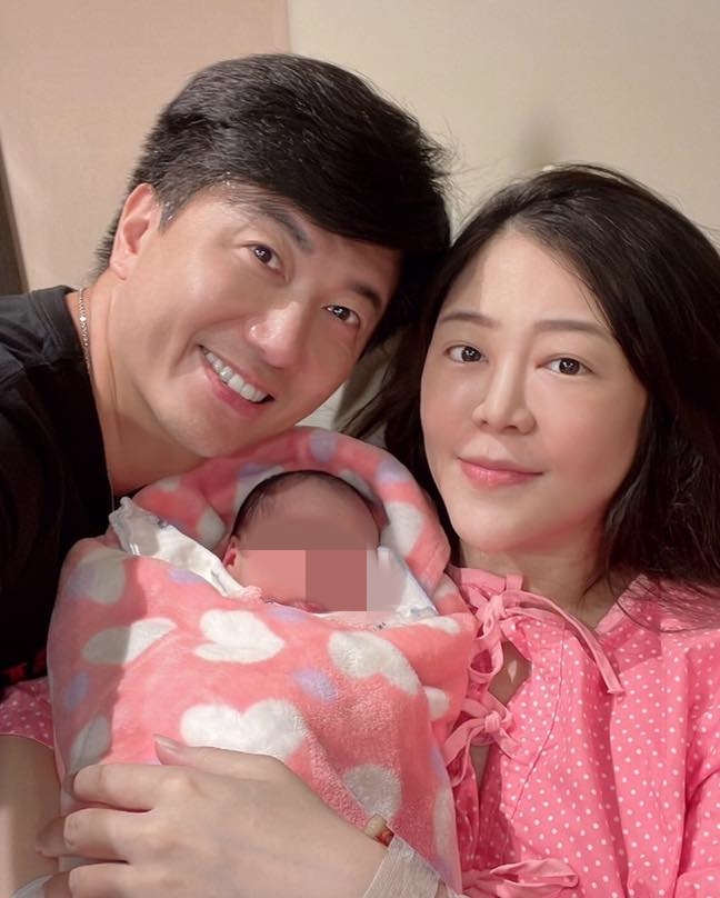 最甜蜜的負擔！49歲男星當爸一個月「驚傳戴上護腰」累到3天沒睡　卻甘之如飴「女兒一出生帶財」讓他笑開懷