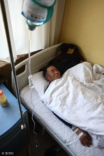 患癌需150萬手術費！3個兒子一致「放棄治療」父親也同意　轉身卻對醫生說「我說謊了」才知另有苦衷