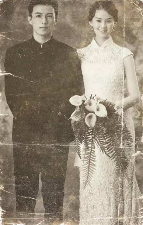結婚一甲子依舊相守❤️他曬「祖父母60年前婚紗照」顏值超高　對比如今「自然歲月痕跡」網：超會保養
