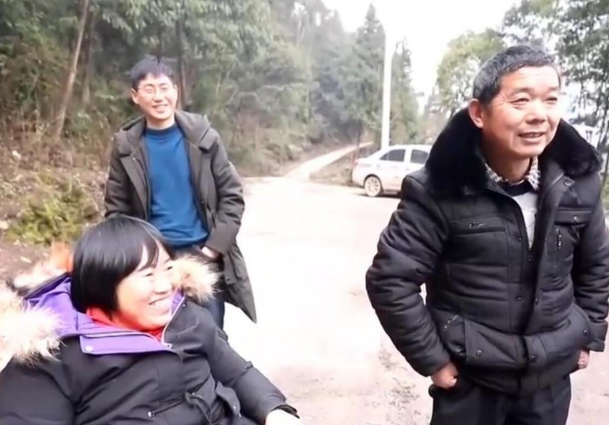 一見鍾情託付終生！情侶「交往1個月準備閃婚」女友意外癱了　癡情男「不離不棄30年」結局感動全網