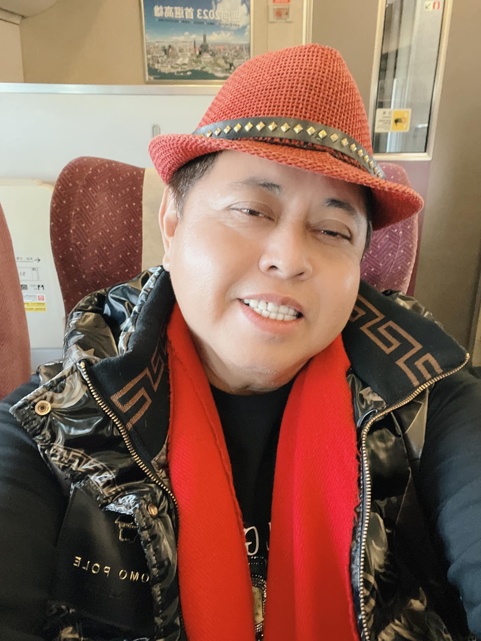 神似關之琳！黑面「小12歲嬌妻曝光」網驚豔：么兒也超帥　謝妻曾金援「霸氣買2棟透天」收服岳父母