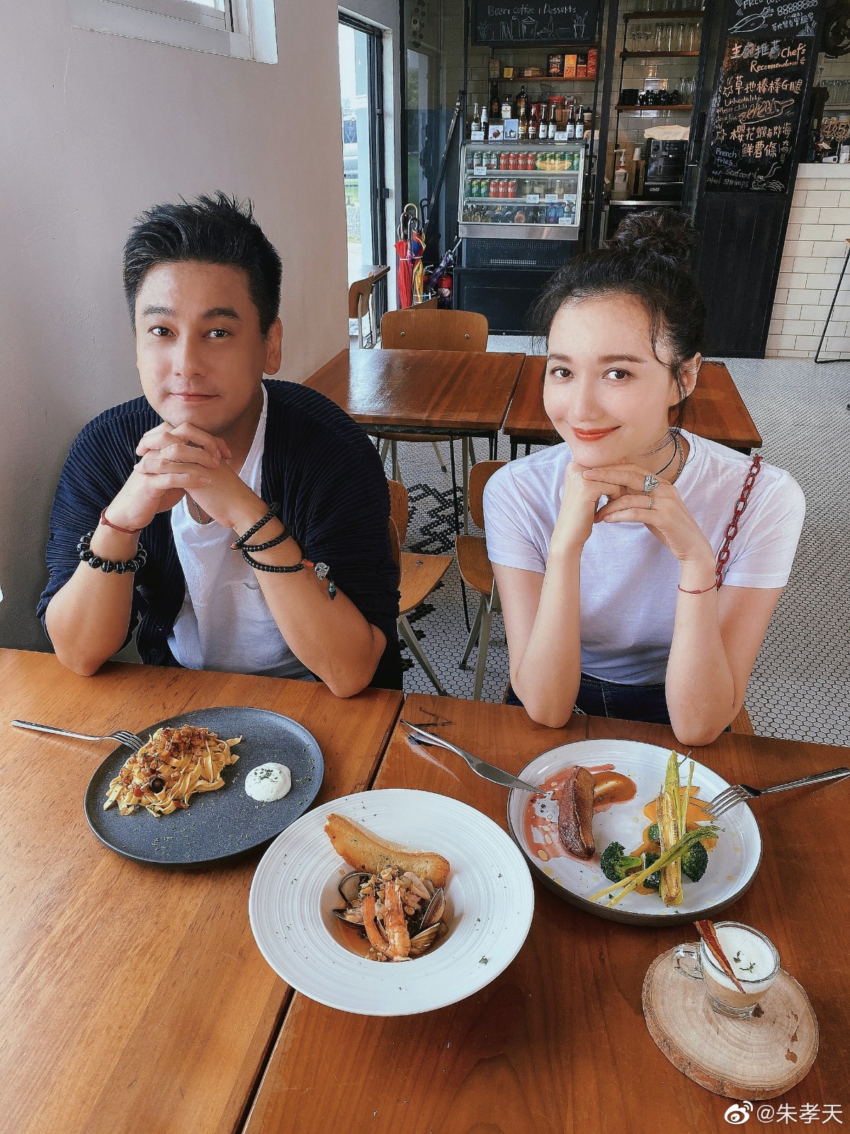 結婚6年不敢生！43歲男星「曝隱疾怕遺傳孩子」：跟著我吃苦　淚謝妻子付出「只能等醫學進步」