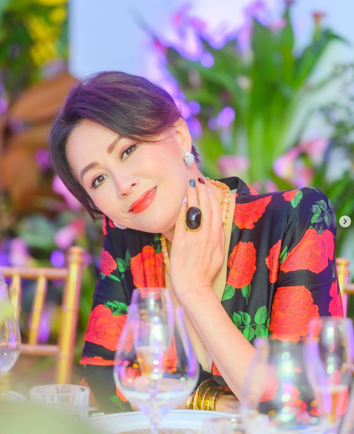 坐擁33億房產！59歲影后「購入億萬豪宅」當作私人招待所　曬「樓中樓極奢裝潢」網羨：想去做客