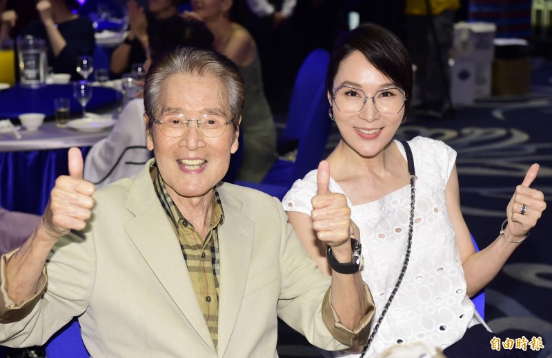 斷開最帥小生！52歲八點檔女星「全心拚事業」消失1年驚喜現身　「復出神凍齡」網嚇喊美爆