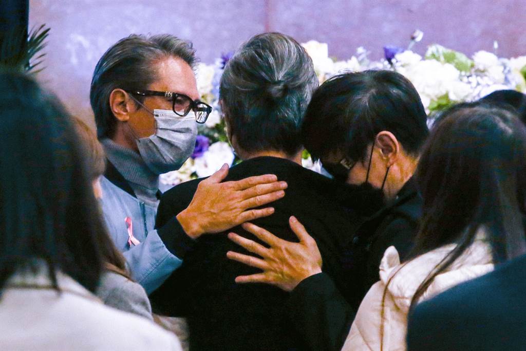 痛失愛女1年了！包偉銘心疼弟弟「手機全是女兒照片」忘不了　坦言「不會這麼快走出來」曝近況