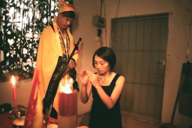 被台中神棍強吻!女信眾撂人洗門風「宮主下跪道歉」對話曝光 事後卻喊冤「是被女方陷害」:我沒伸舌頭