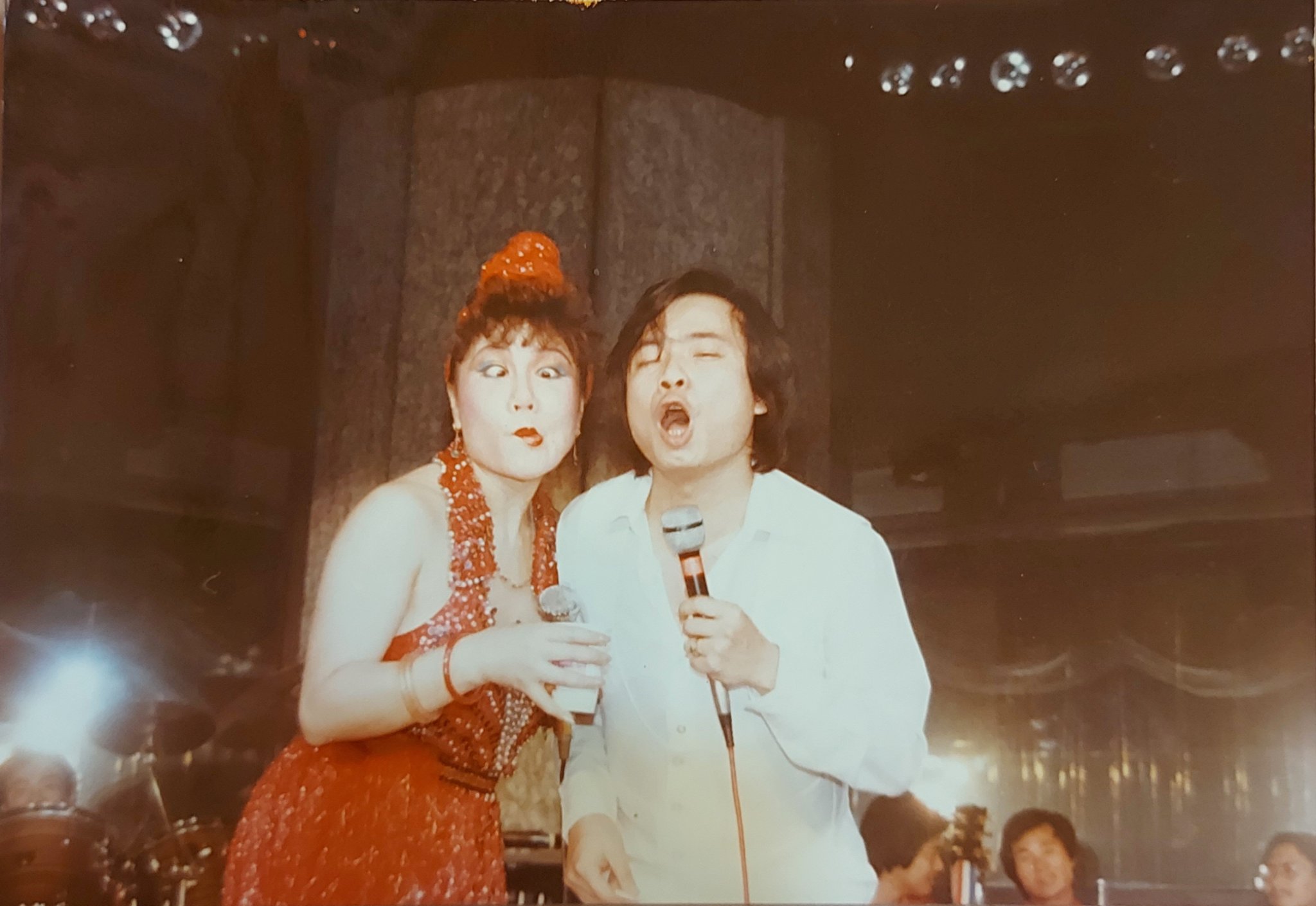 睽違40年重新合體！資深男星「二度中風消失3年」與老搭檔重現歌廳秀　「默契不輸當年」驚人近況曝光